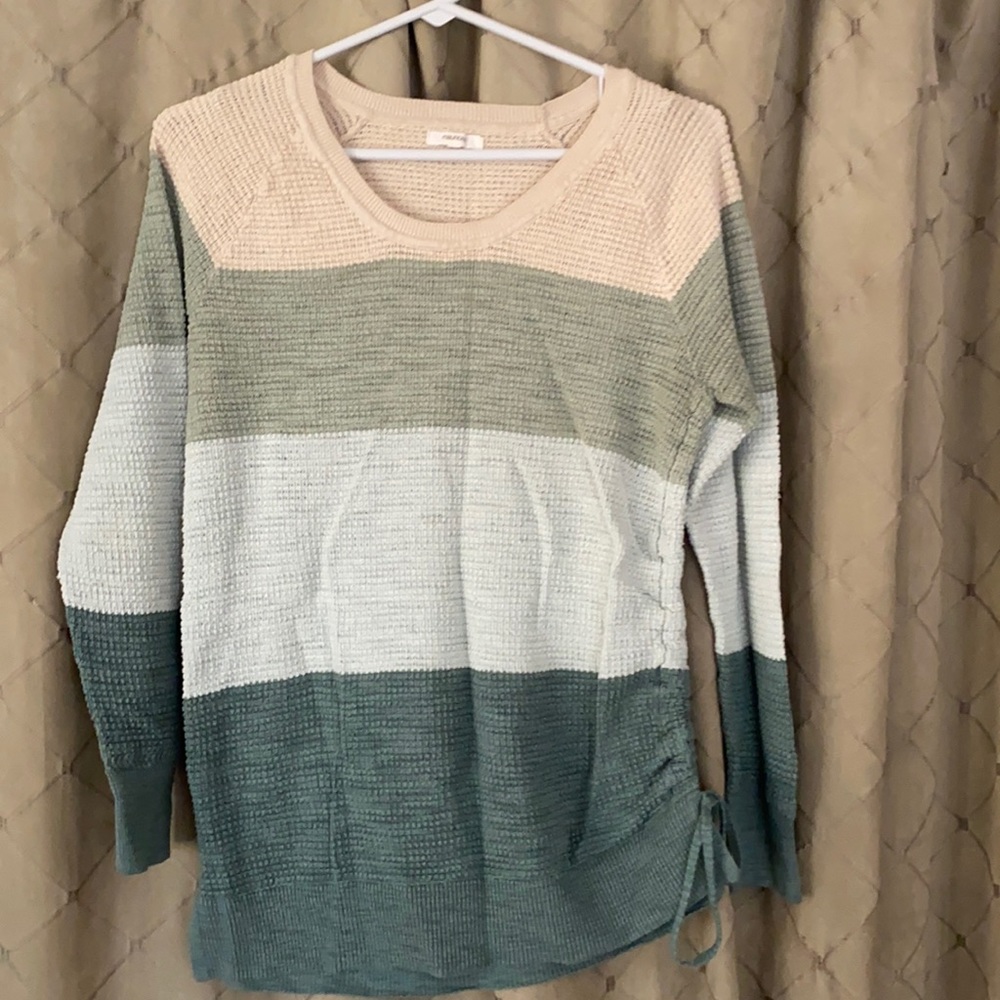Women’s light weight sweater from maurices
